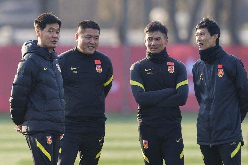 丰满少妇与子厨房伦